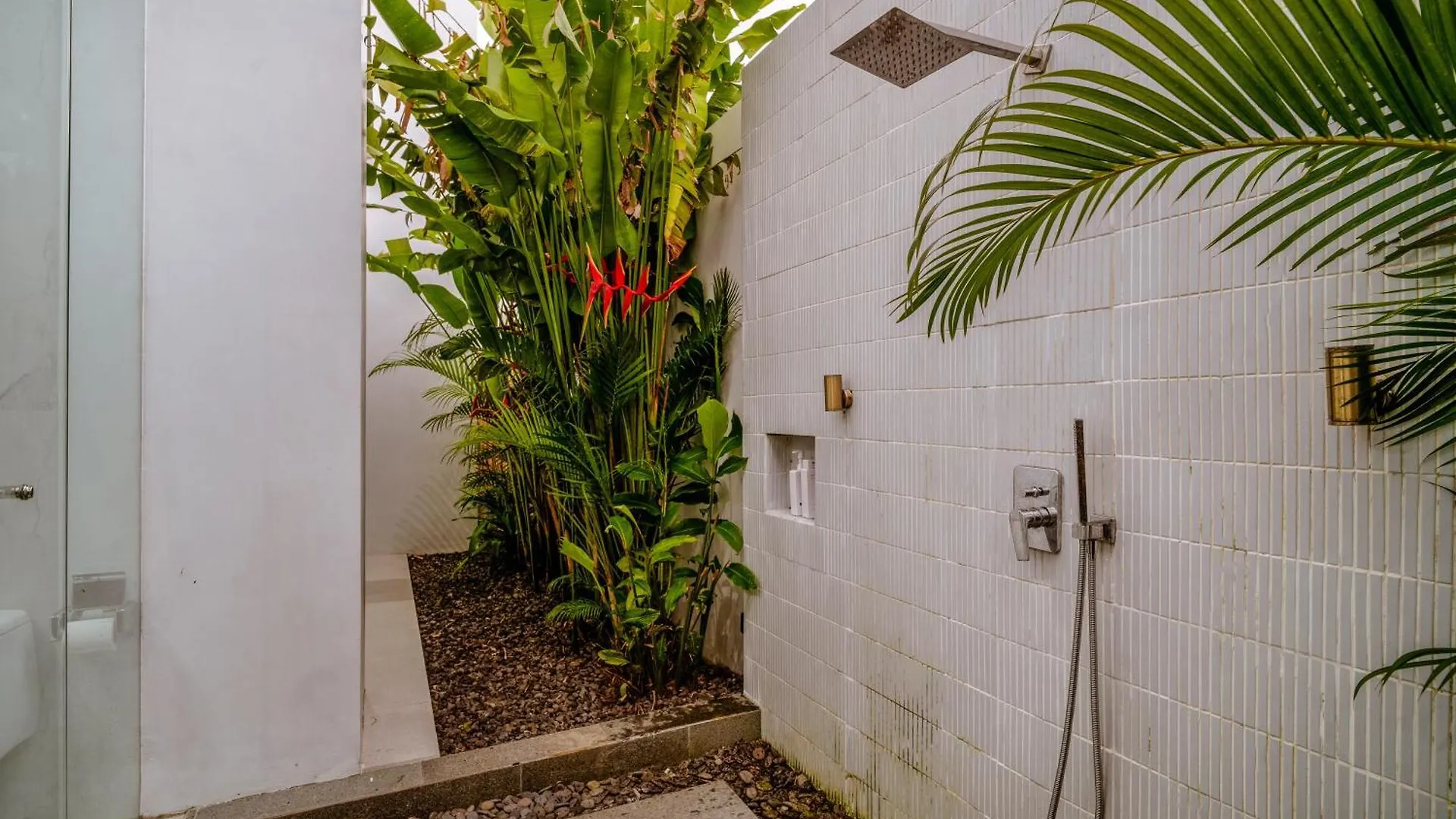 Bali Large 5-Br Private Luxury Dandanku Villa In Seminyak