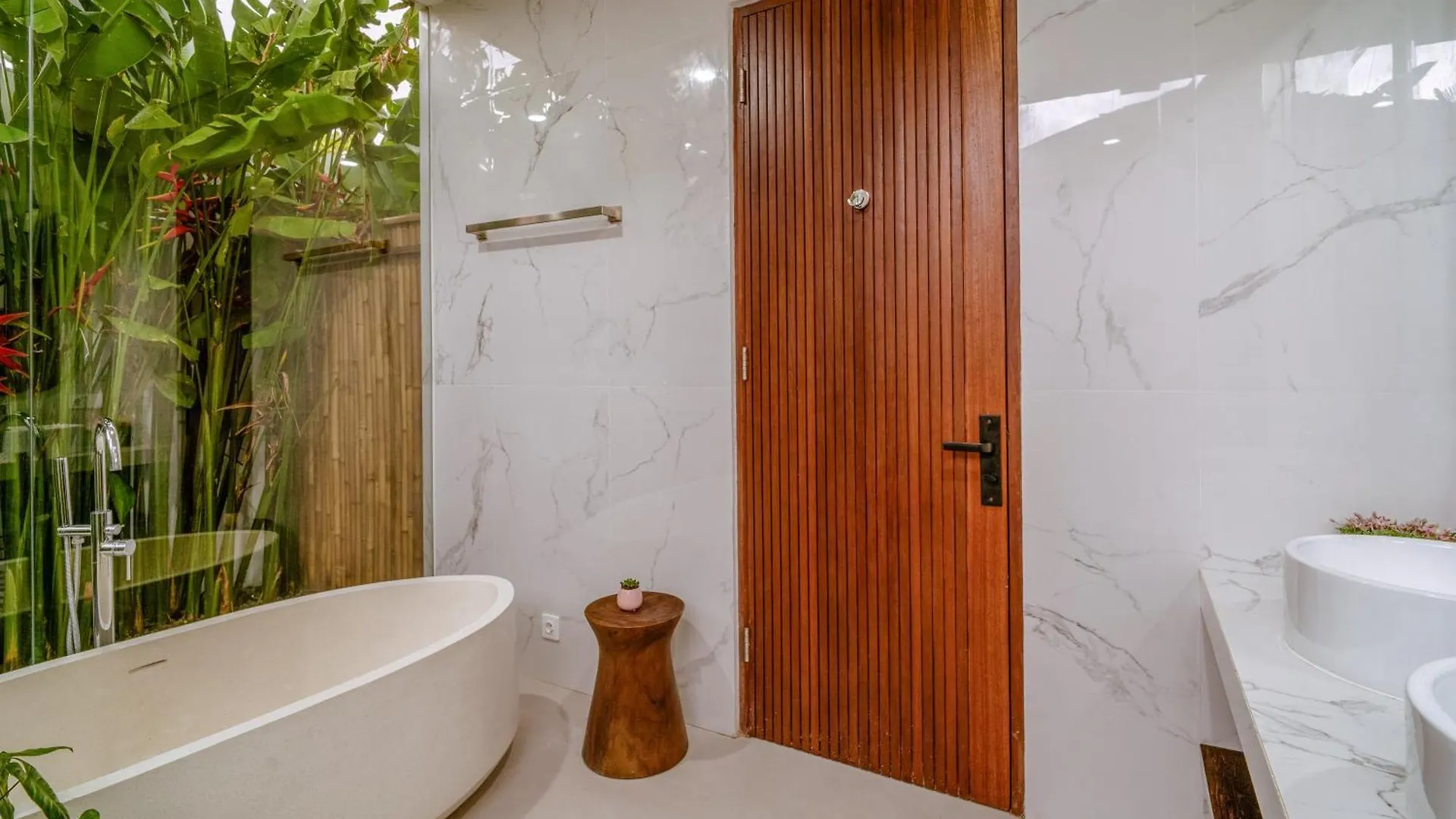 Bali Large 5-Br Private Luxury Dandanku Villa In Seminyak 0*, Seminyak (Bali) Indonesia