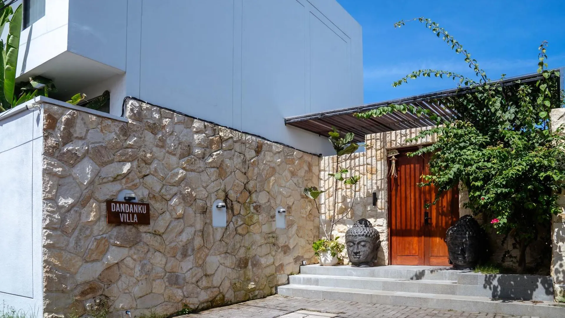 Bali Large 5-Br Private Luxury Dandanku Villa In Seminyak