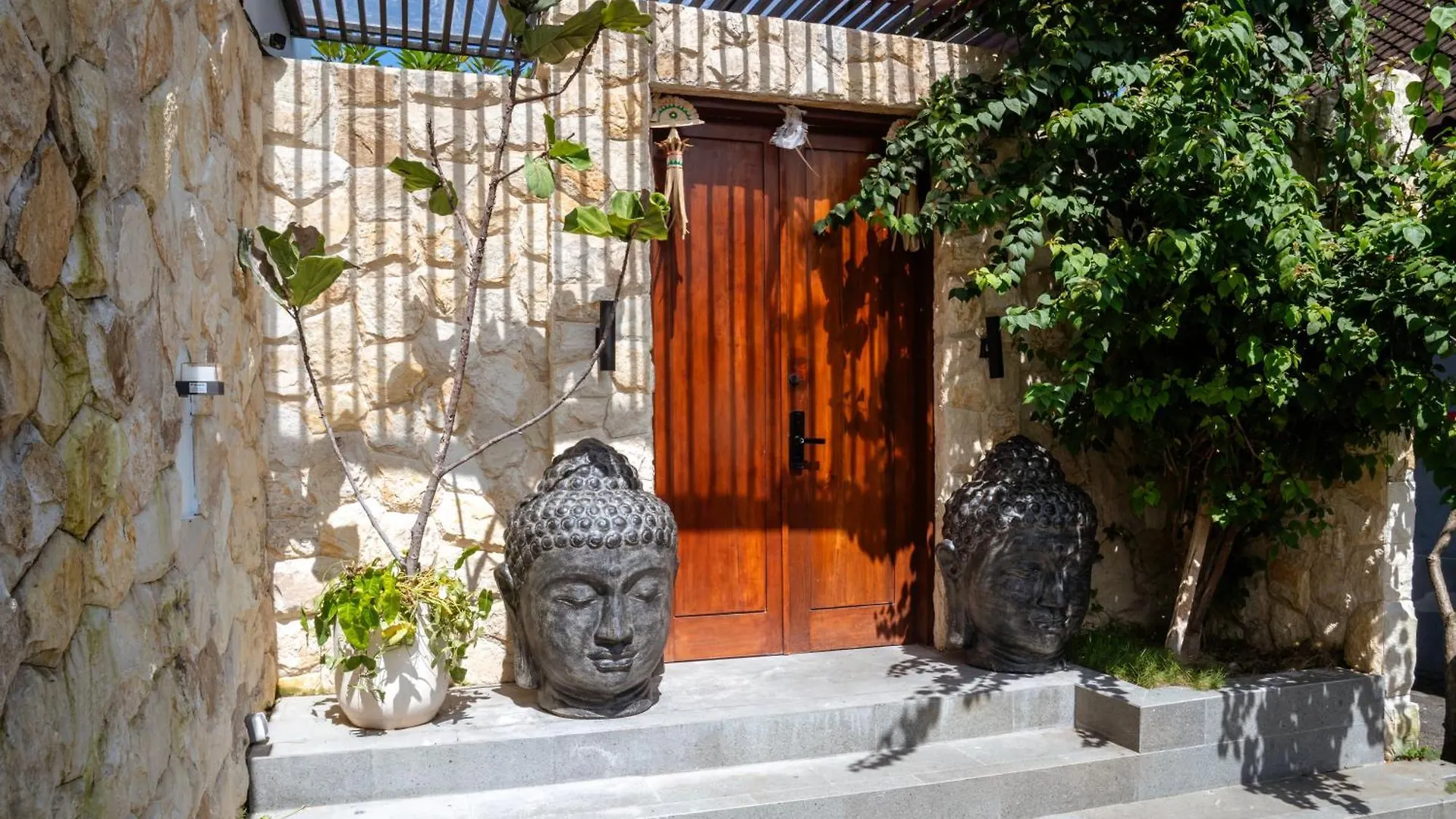 Bali Large 5-Br Private Luxury Dandanku Villa In Seminyak Indonesia
