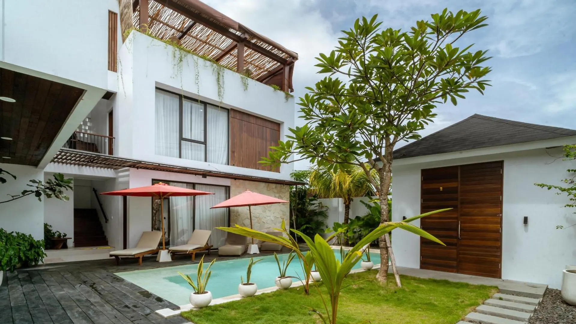 Bali Large 5-Br Private Luxury Dandanku Villa In Seminyak  Seminyak (Bali)