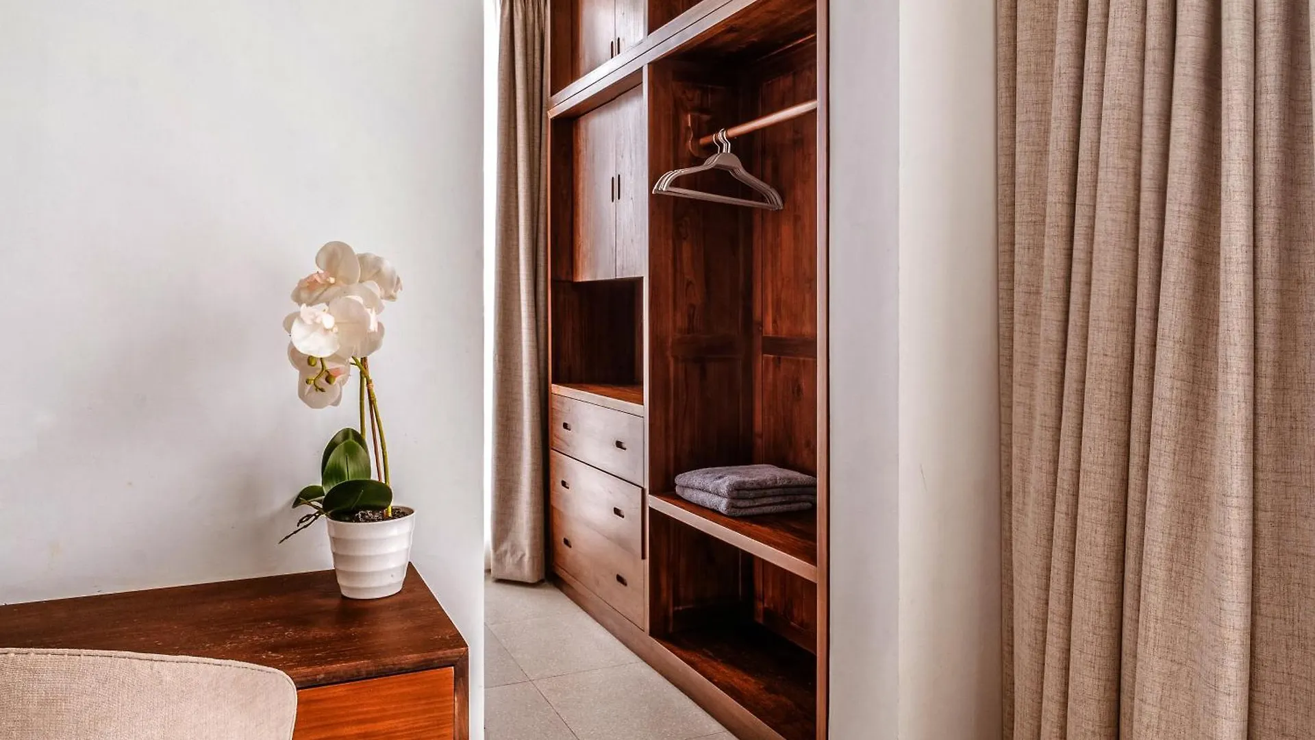 Bali Large 5-Br Private Luxury Dandanku Villa In Seminyak Indonesia