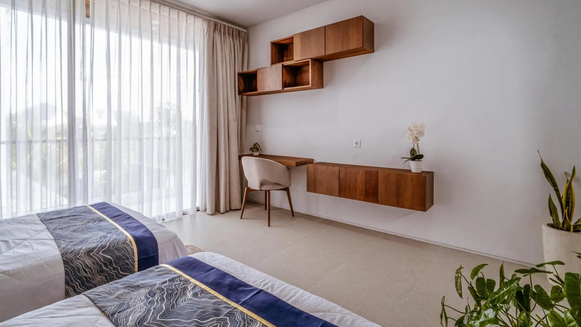 Bali Large 5-Br Private Luxury Dandanku Villa In Seminyak 0*, Seminyak (Bali)