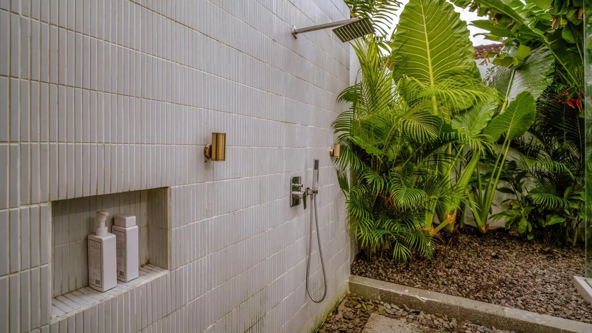 Bali Large 5-Br Private Luxury Dandanku Villa In Seminyak